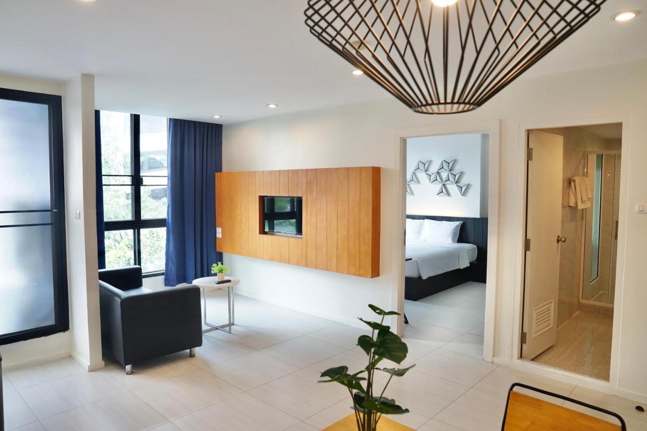 130 Hotel&Residence Bangkok Bagian luar foto