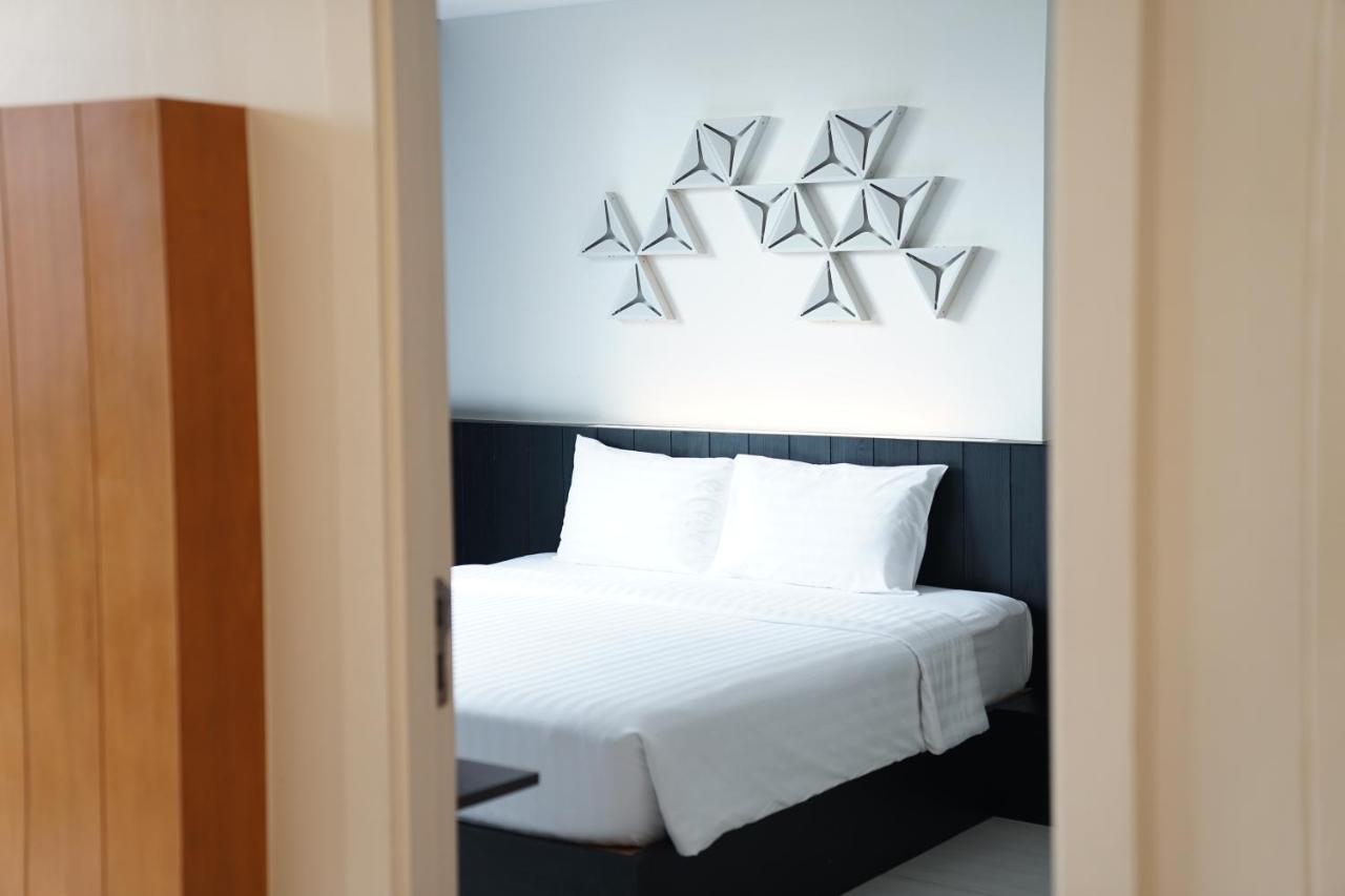 130 Hotel&Residence Bangkok Bagian luar foto