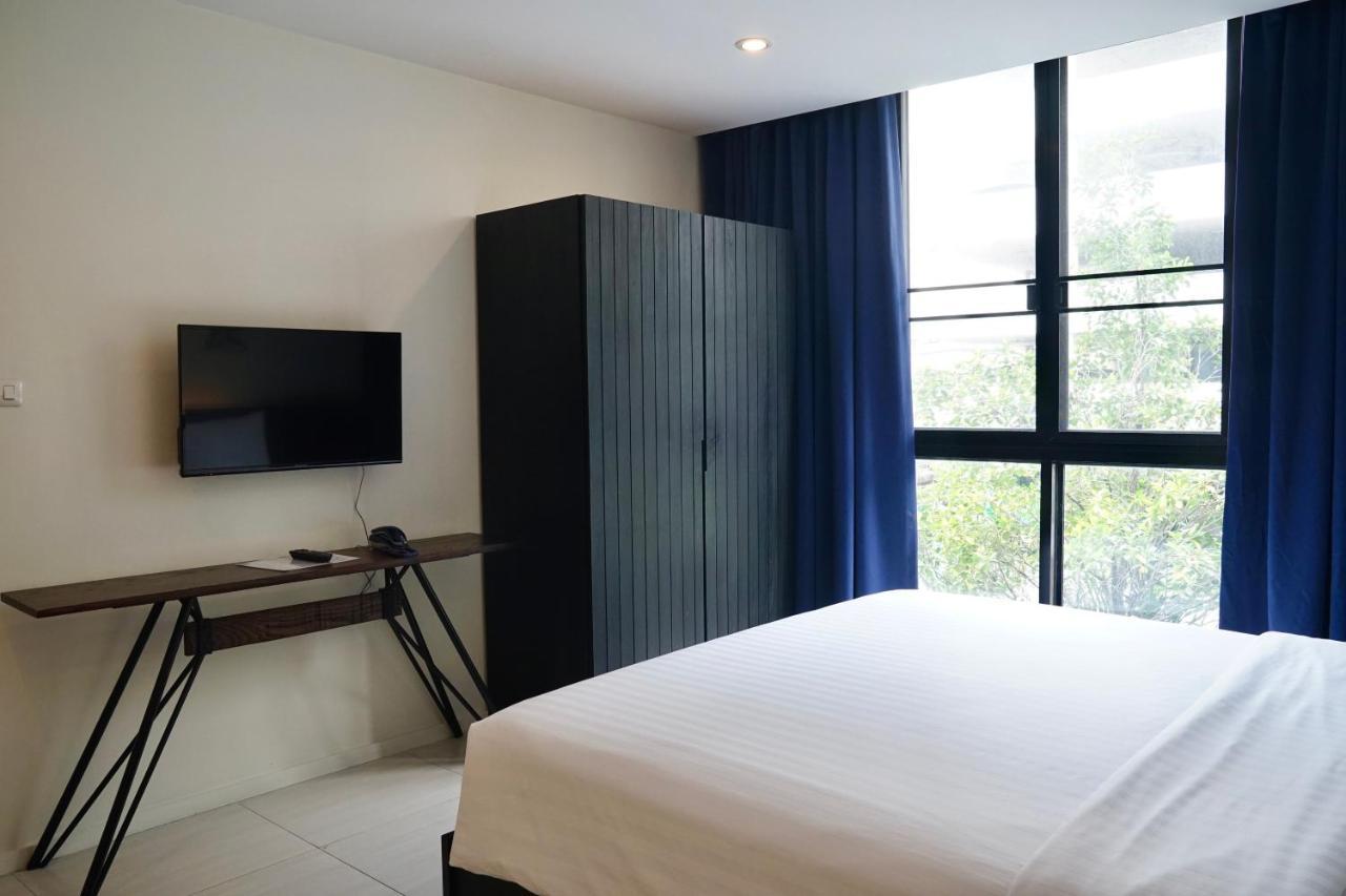 130 Hotel&Residence Bangkok Bagian luar foto