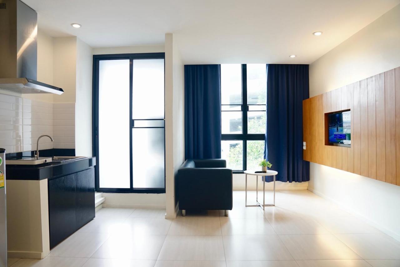 130 Hotel&Residence Bangkok Bagian luar foto