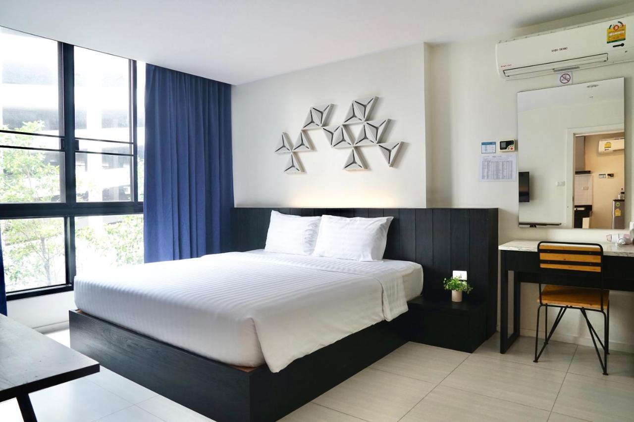 130 Hotel&Residence Bangkok Bagian luar foto