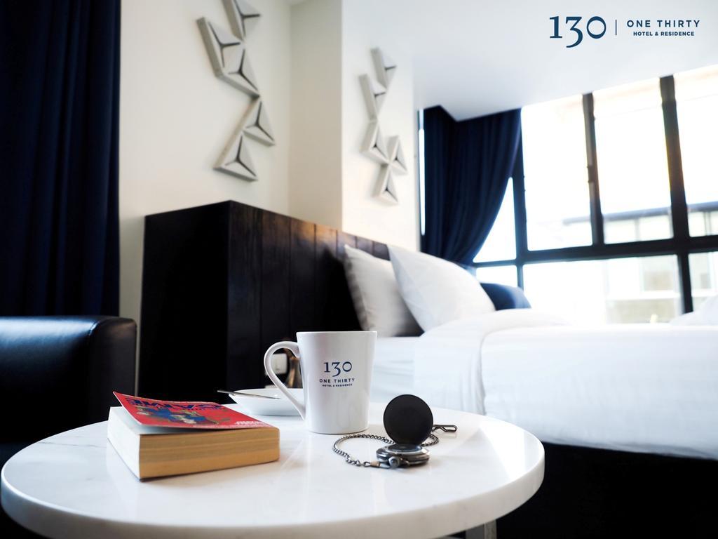 130 Hotel&Residence Bangkok Bagian luar foto