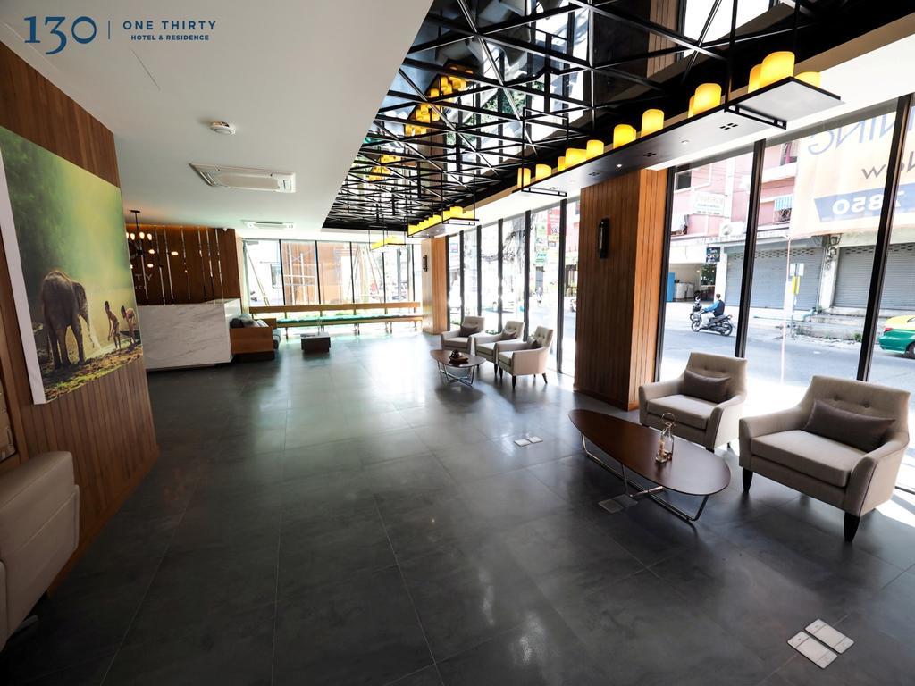 130 Hotel&Residence Bangkok Bagian luar foto