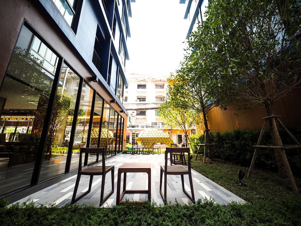 130 Hotel&Residence Bangkok Bagian luar foto
