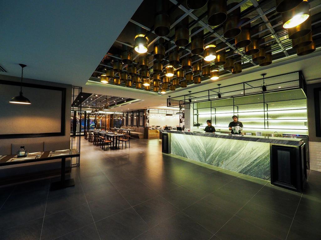 130 Hotel&Residence Bangkok Bagian luar foto