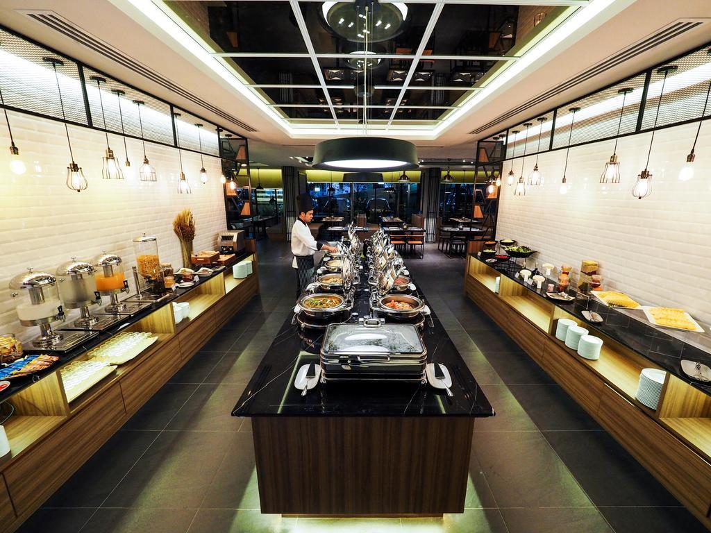 130 Hotel&Residence Bangkok Bagian luar foto