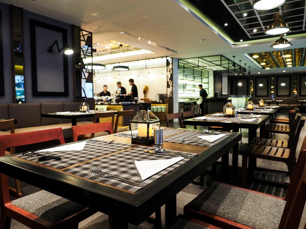 130 Hotel&Residence Bangkok Bagian luar foto