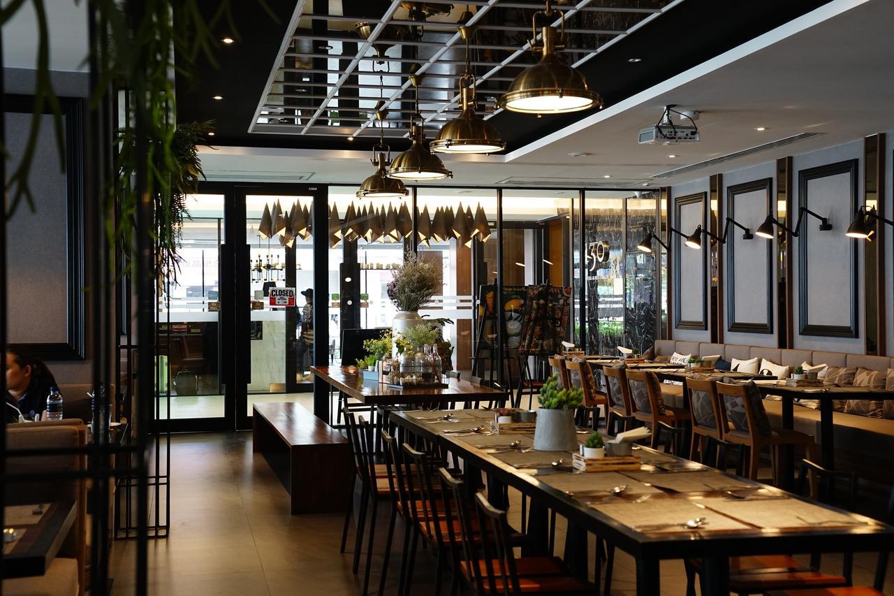 130 Hotel&Residence Bangkok Bagian luar foto