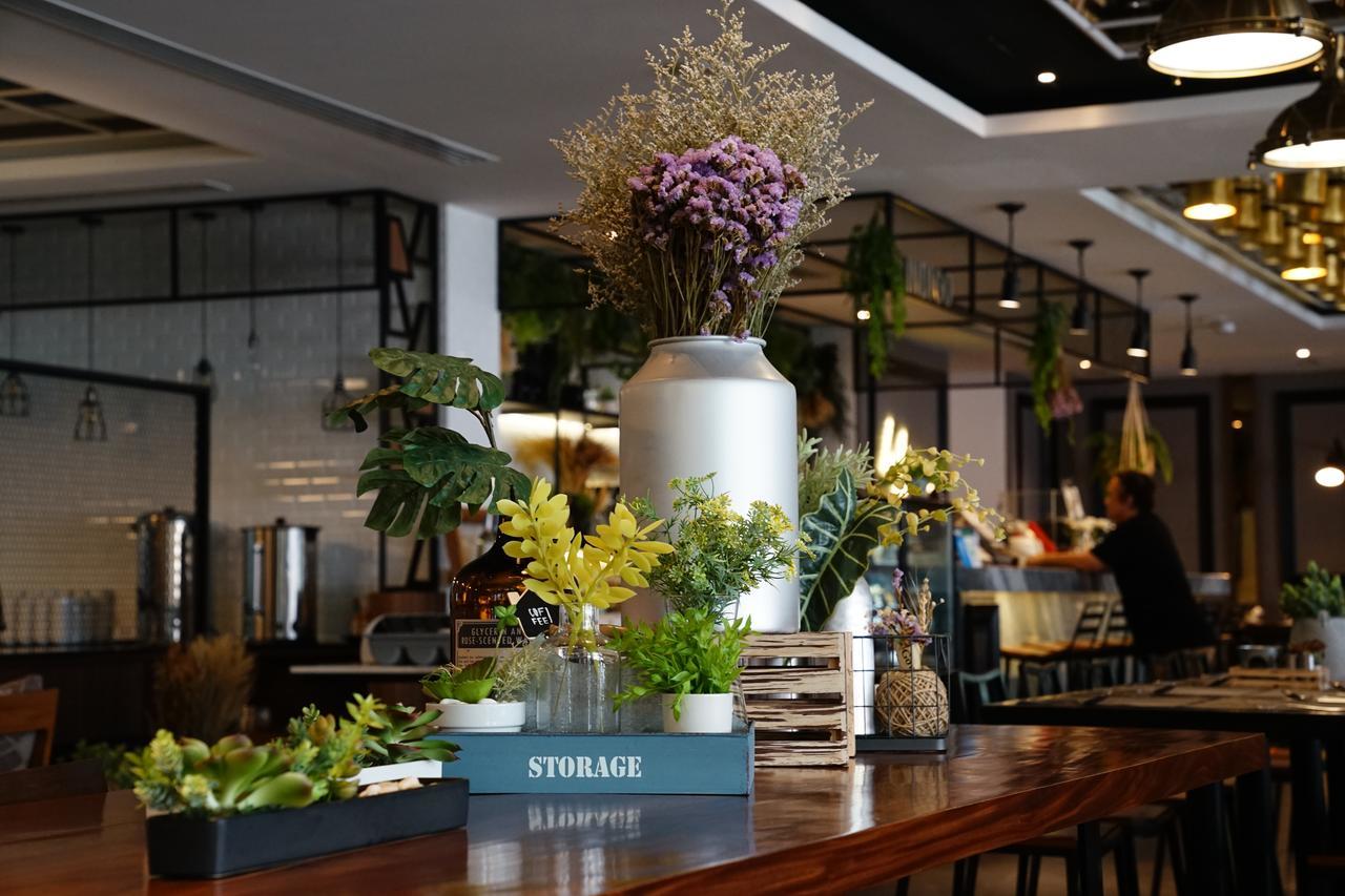 130 Hotel&Residence Bangkok Bagian luar foto