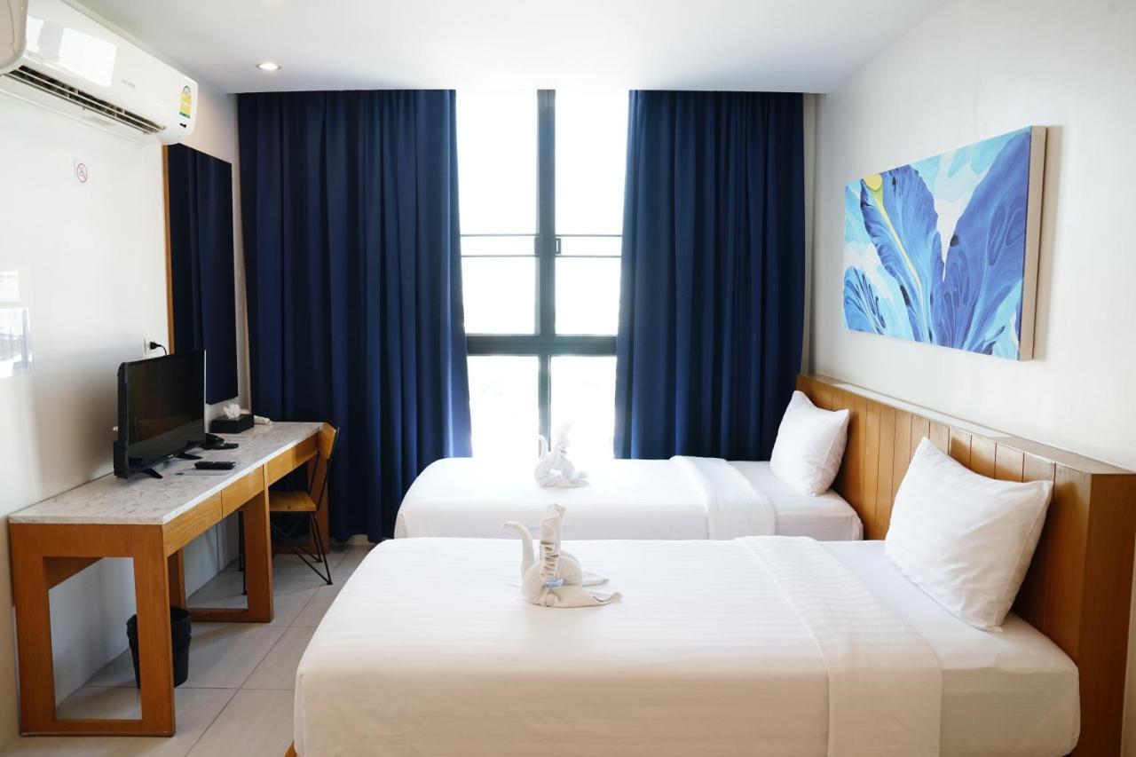 130 Hotel&Residence Bangkok Bagian luar foto